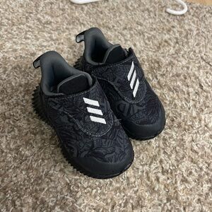Adidas Tennis Shoes Adidas size 4